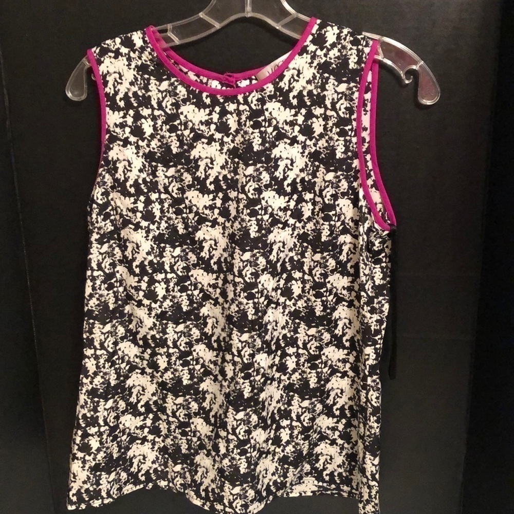 Jasper top. Blk/white with hot pink trim. Sz  6